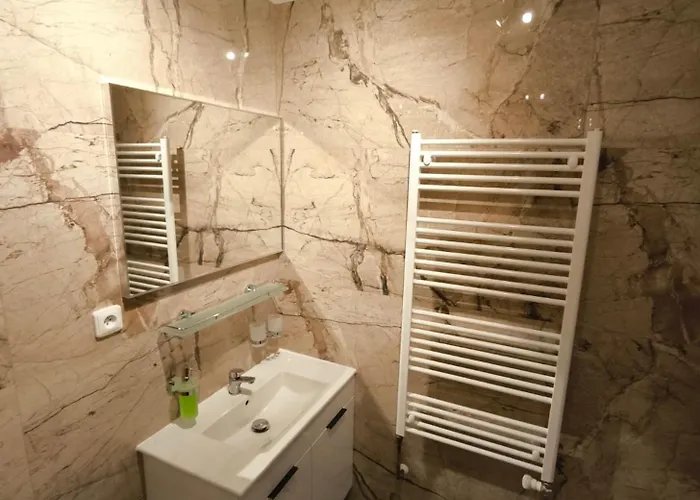 Lamija Jesenice U Rakovnika 3*